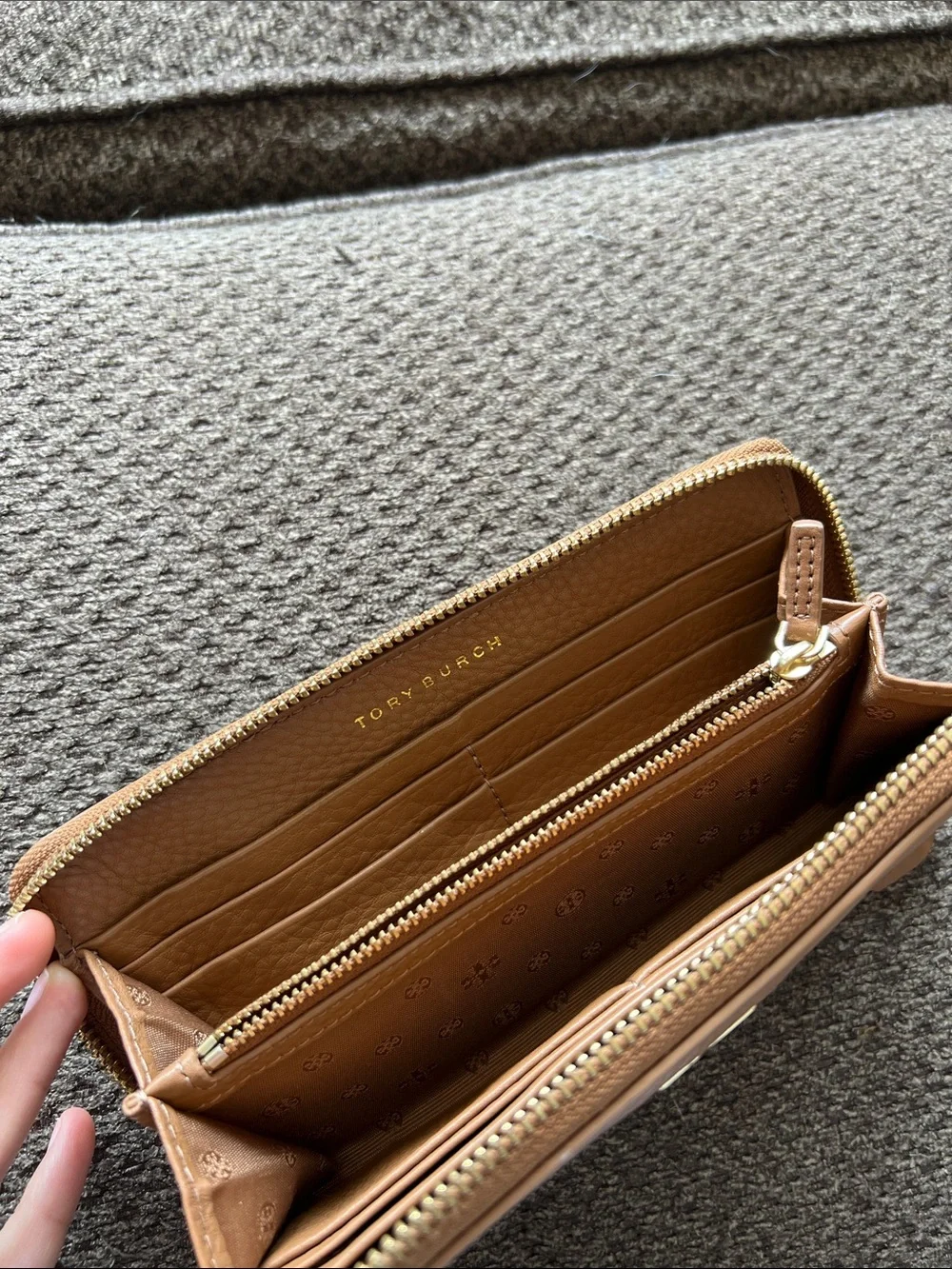 🤎 Authentic Tory Burch Britten Zip Around Wallet